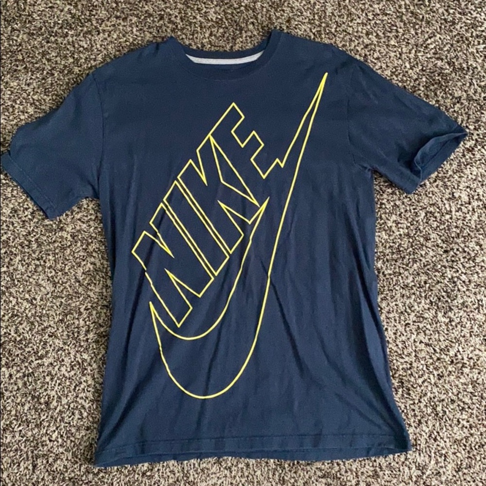 Nike T Shirt